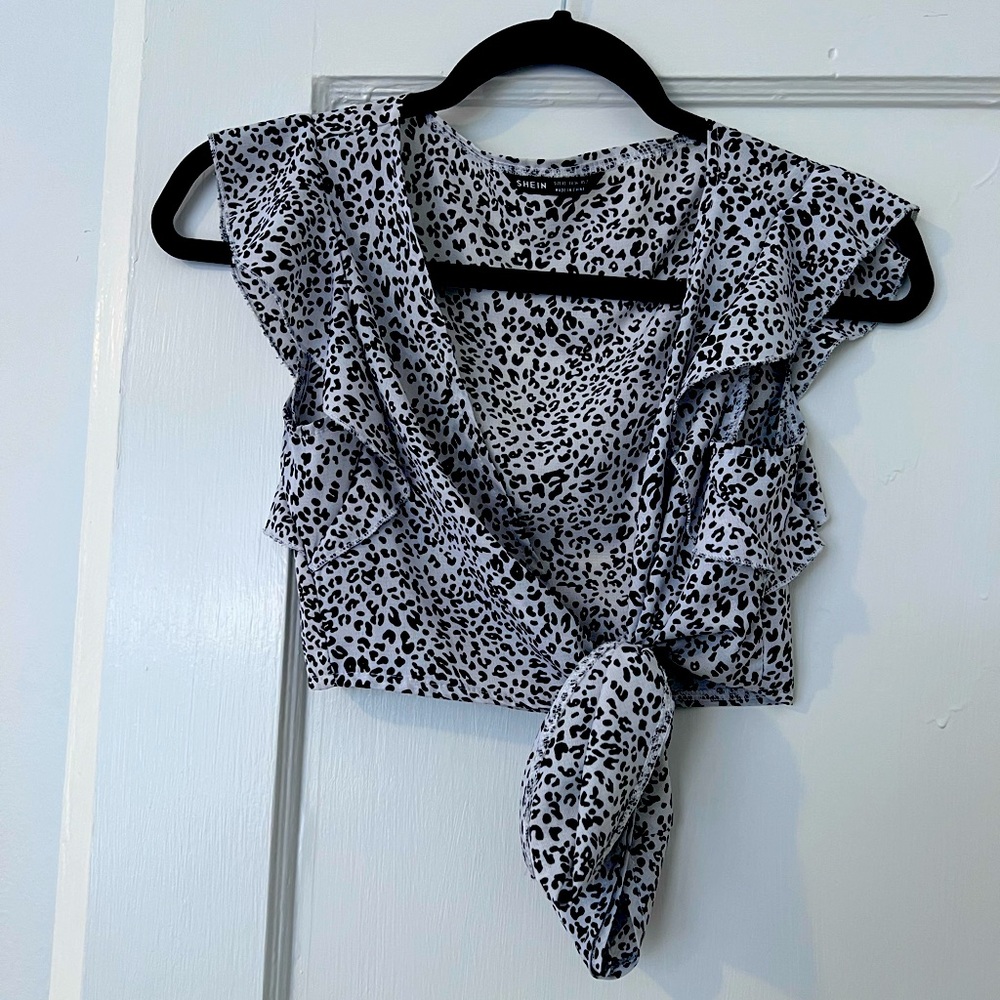 SHEIN front tie crop top